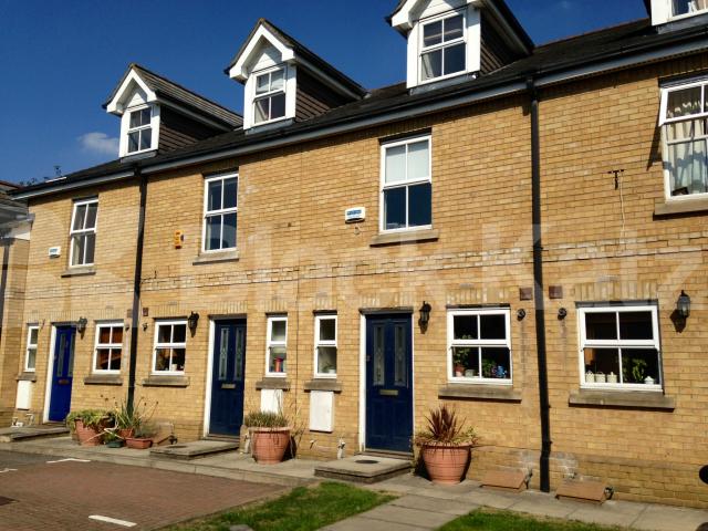 			LET, 3 Bedroom, 1 bath, 1 reception Mews House			 Harper Mews, Garratt Lane , Earlsfield